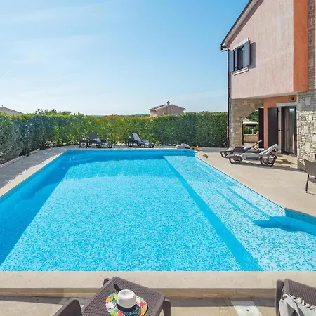 Four-bedroom Holiday In Orihi